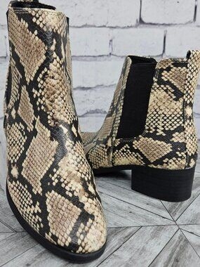Qupid Snake Print Ankle Boots Chelsea Style Womens 7 Shoes Booties Shoes Country